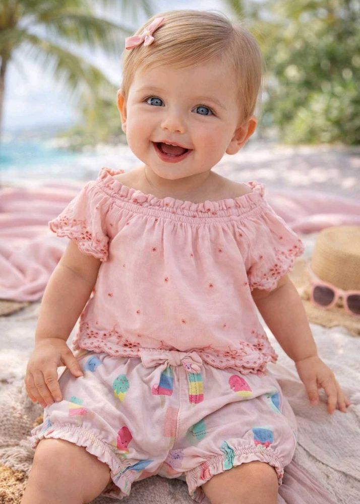 BabyGap Girl Outfit - Top &amp; Shorts Set