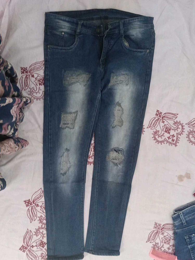 Ripped Skinny Jeans