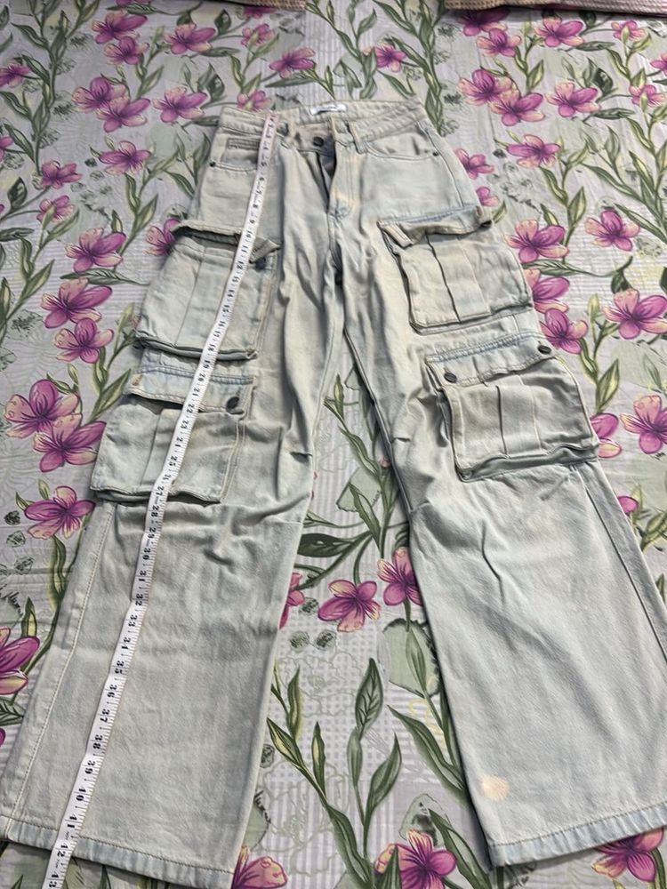 Baggy Light Wash Cargo Jeans
