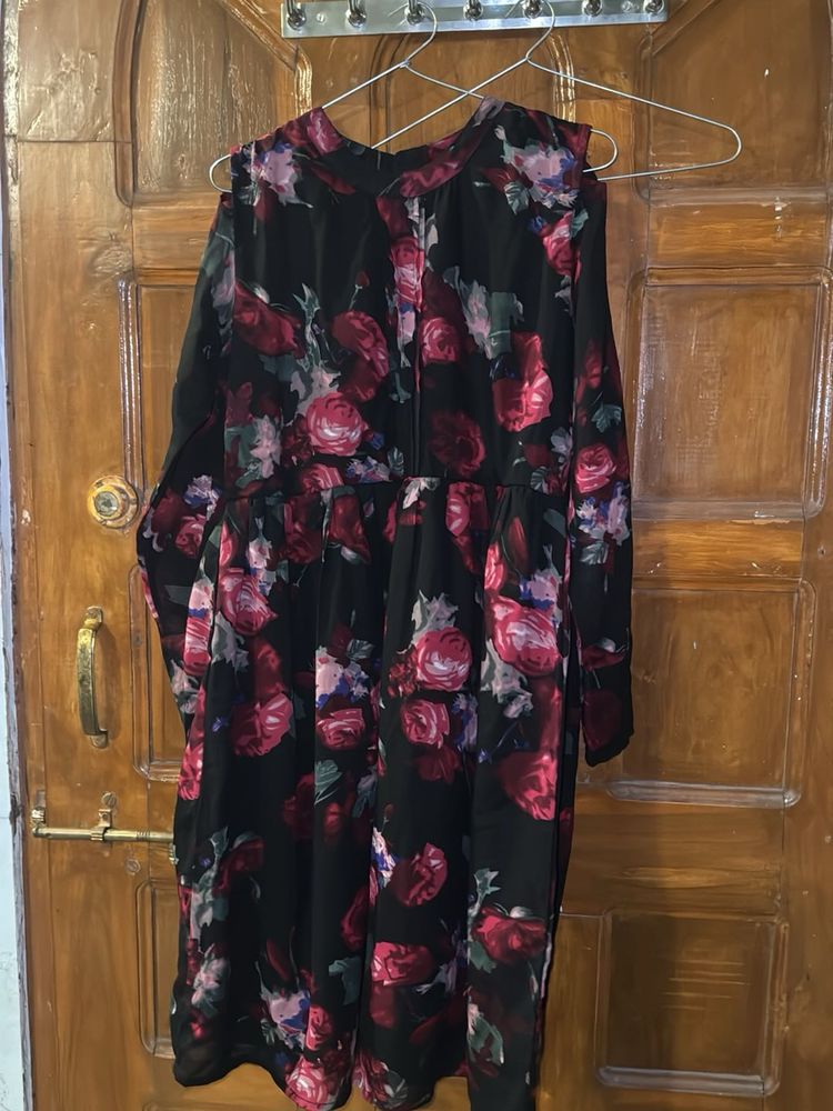 Elegant Print Dress size M