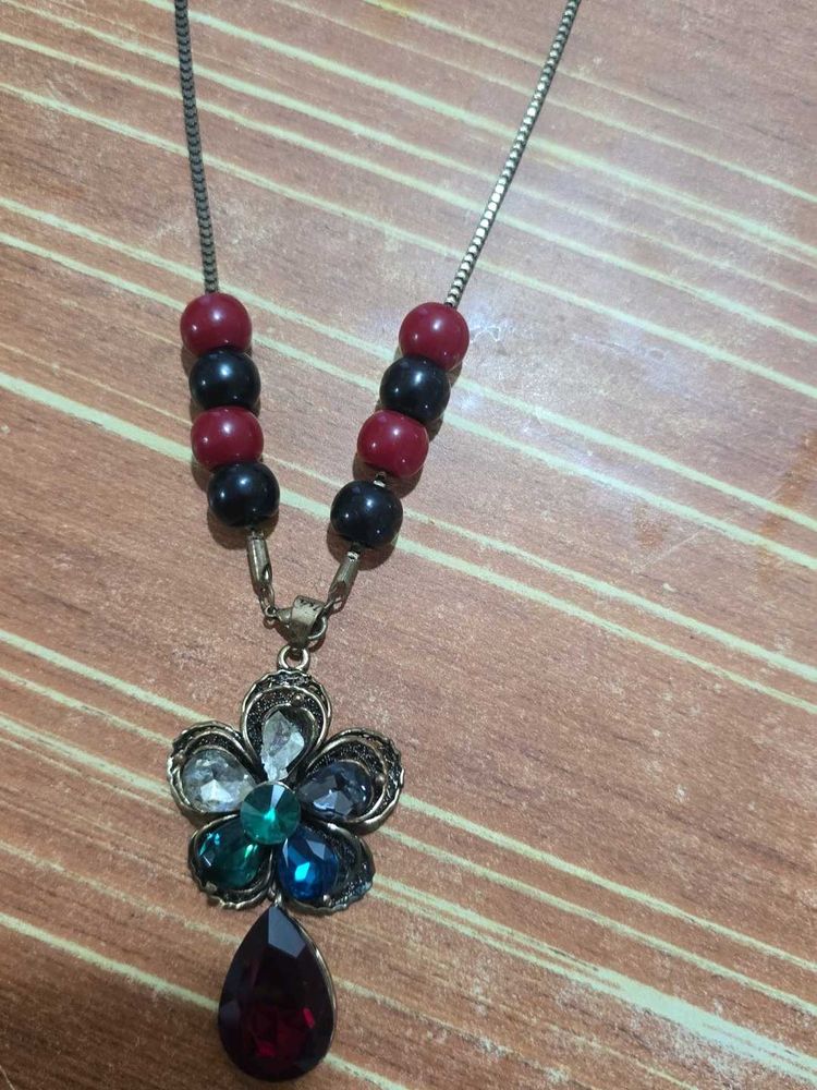 Vintage Flower Pendant Necklace