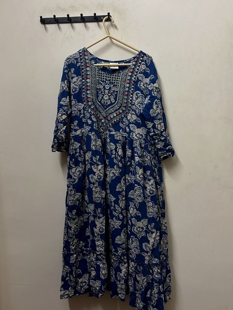 Beautiful Blue Floral Embroidered Kurta