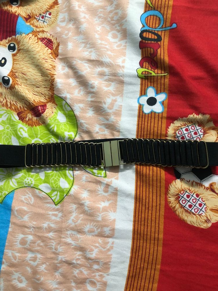 Trendy Simple Black Belt With Golden