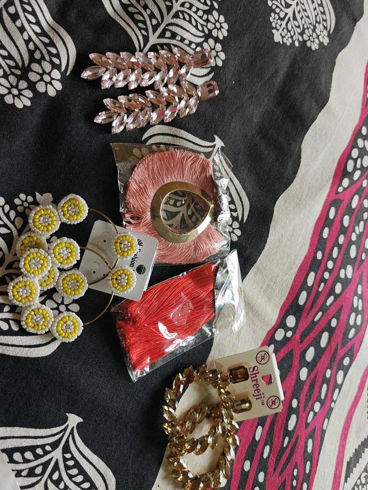 Assorted Women's Jewelry Set