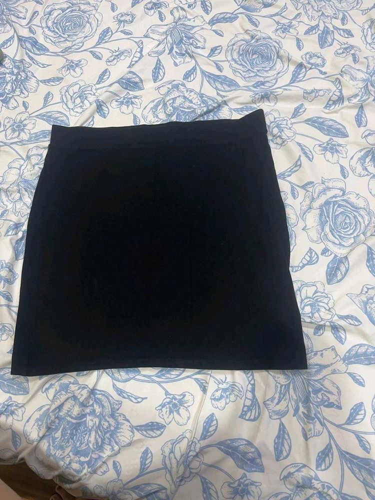 H&amp;M Classic Black Mini Skirt