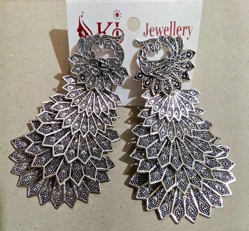 Exquisite Peacock Design Earrings