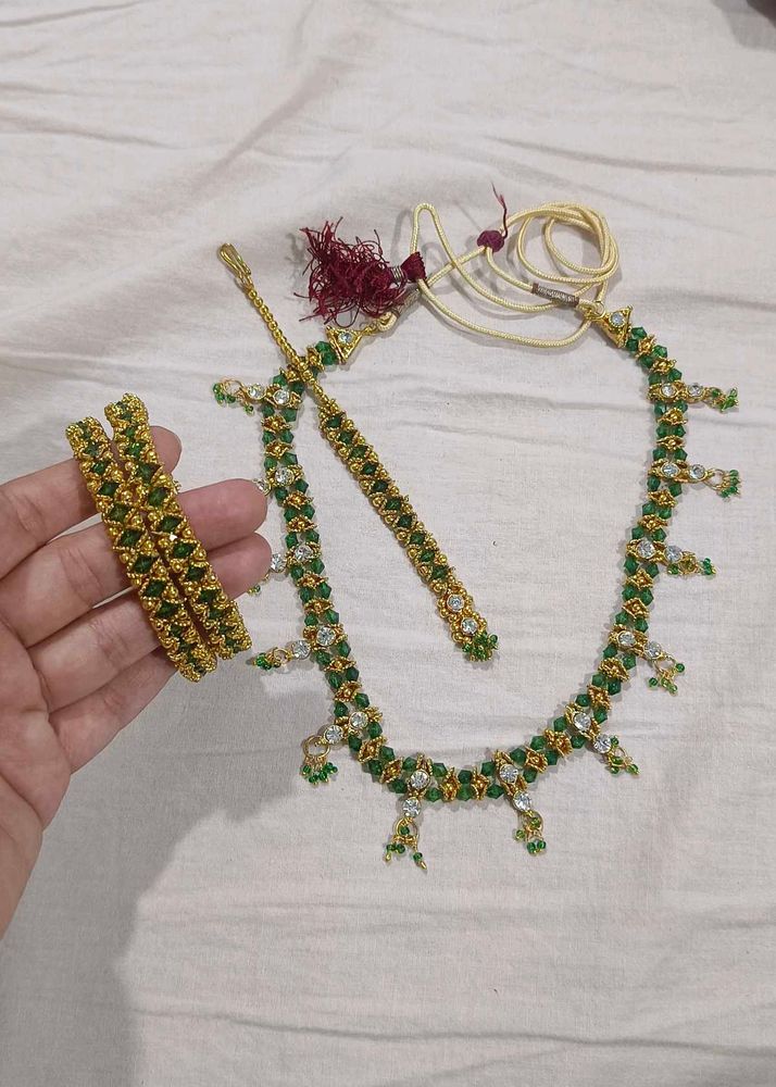 Elegant Green Stone Jewellery Set