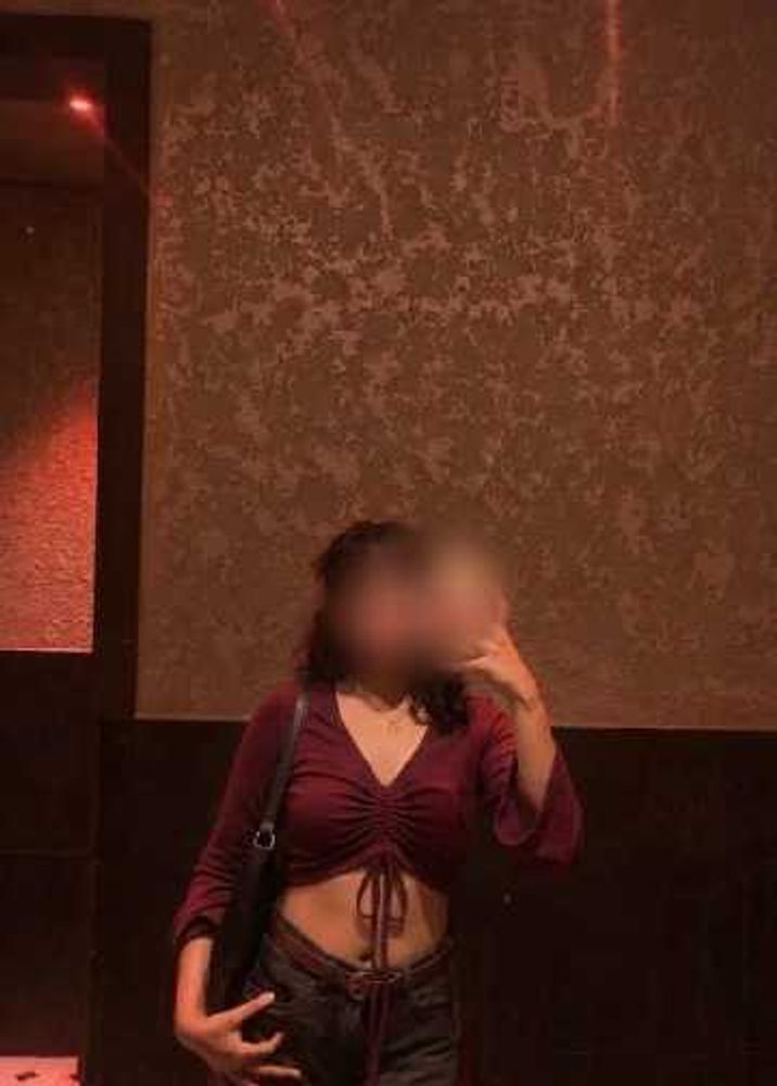 Chic Maroon Ruched Crop Top