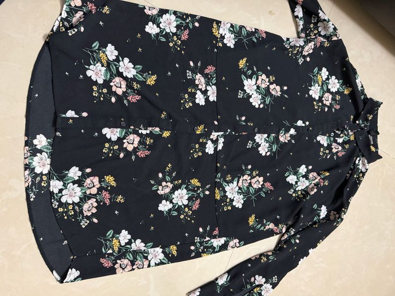 Chic Floral Print Button-Up Top
