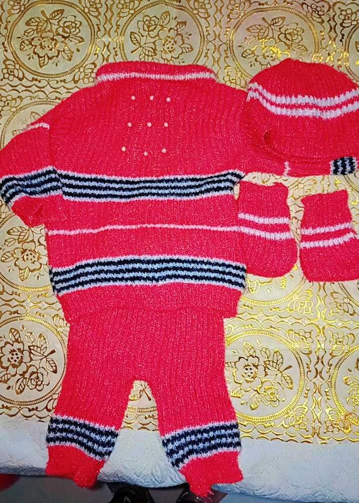 Baby's Knitted Outfit Set
