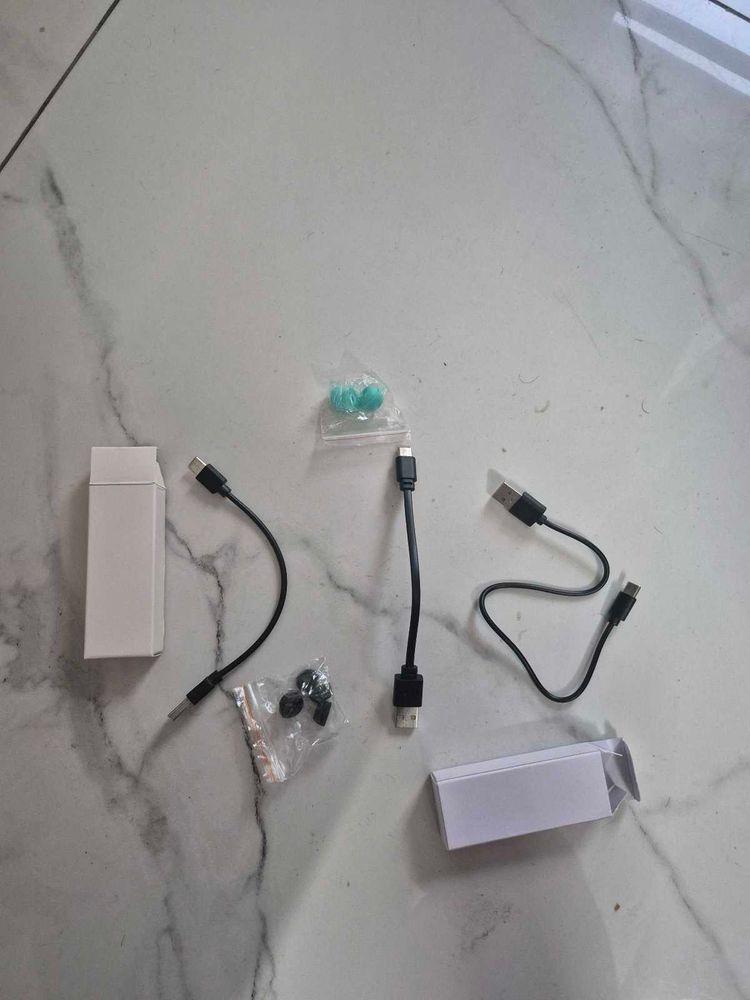 3 Type A to C cables with Accessories