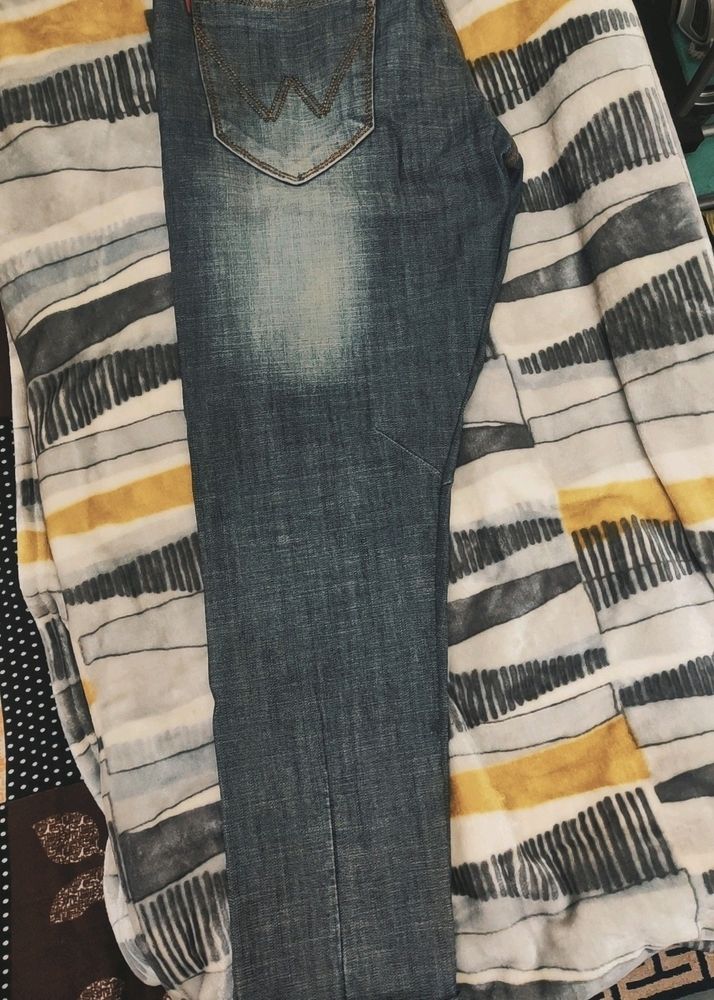 Low Waist Tight Bottom Jeans . Grey In  Colour .Supper Comfy