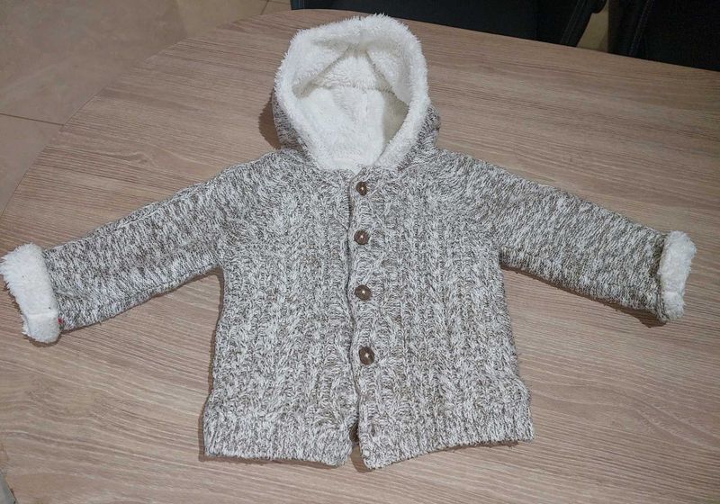 Very warm Hooded Sweater
