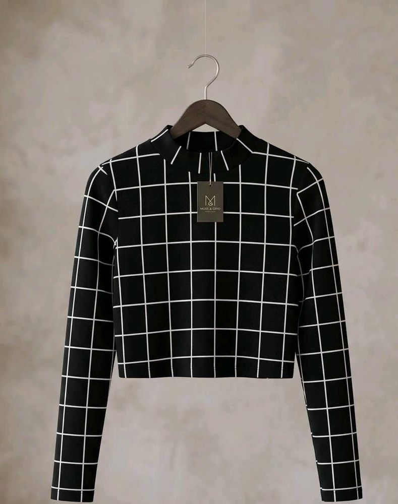 Trendy Black &amp; White Grid Crop Top