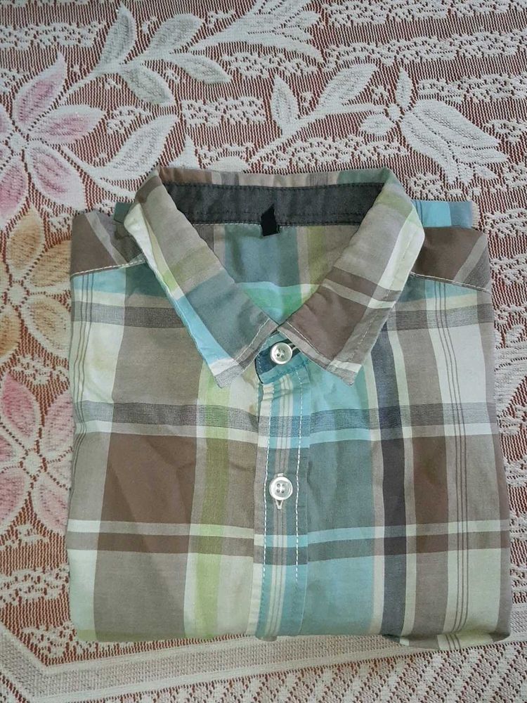 Men's Plaid Button-Up Shirt