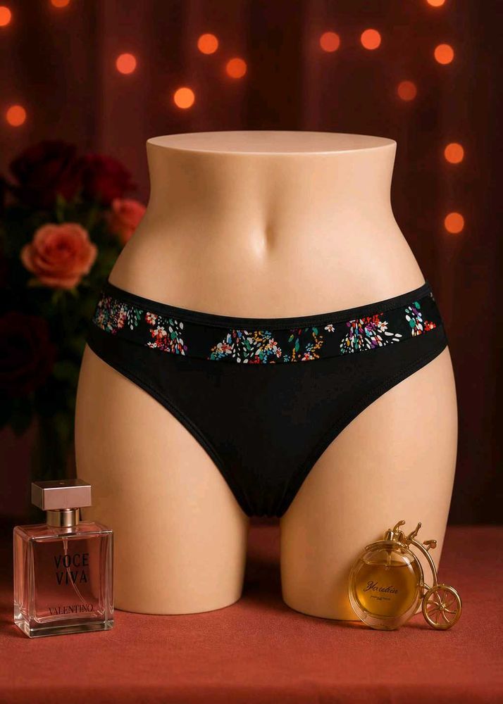 🇳🇿💫🎀Black penty with Floral Trim