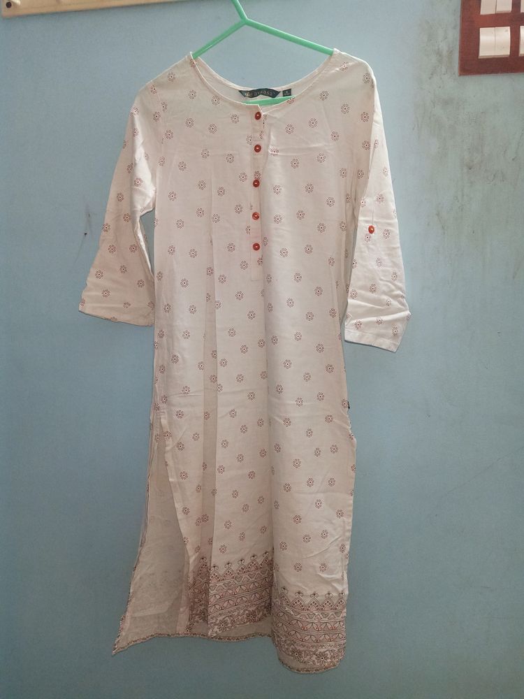 Avaasa White Kurthi