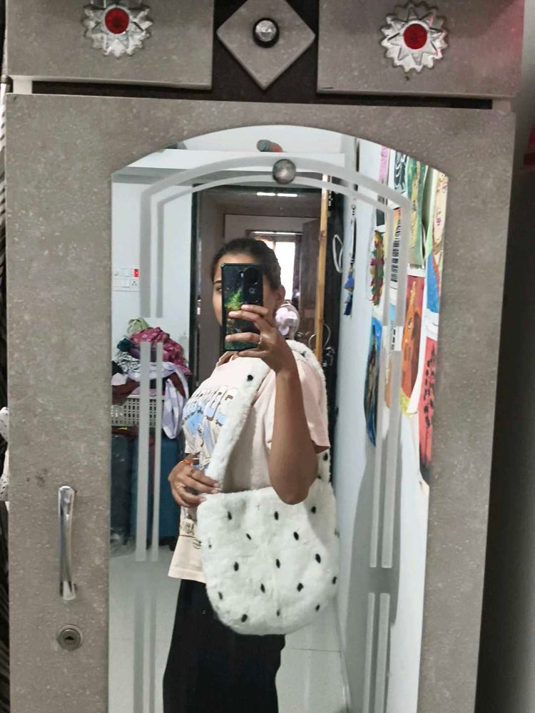 🎀cute white shoulder bag with charm