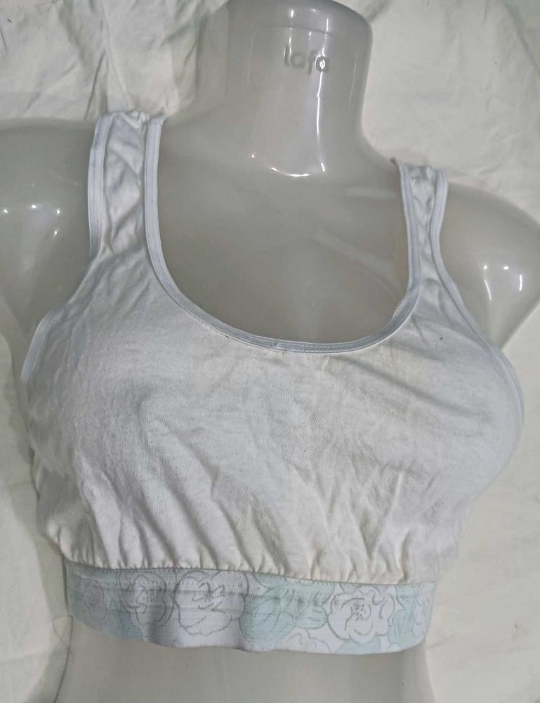 Comfortable 💛 White Sports Bra