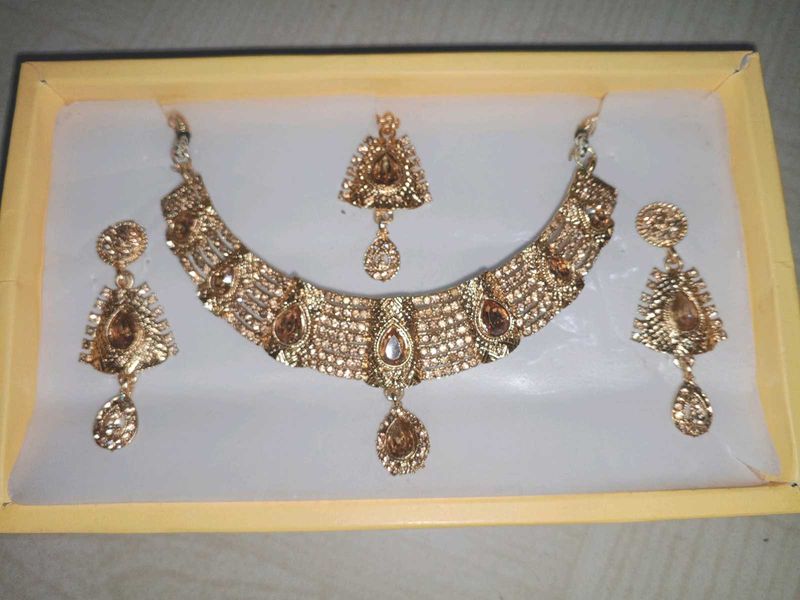 Elegant Necklace Set