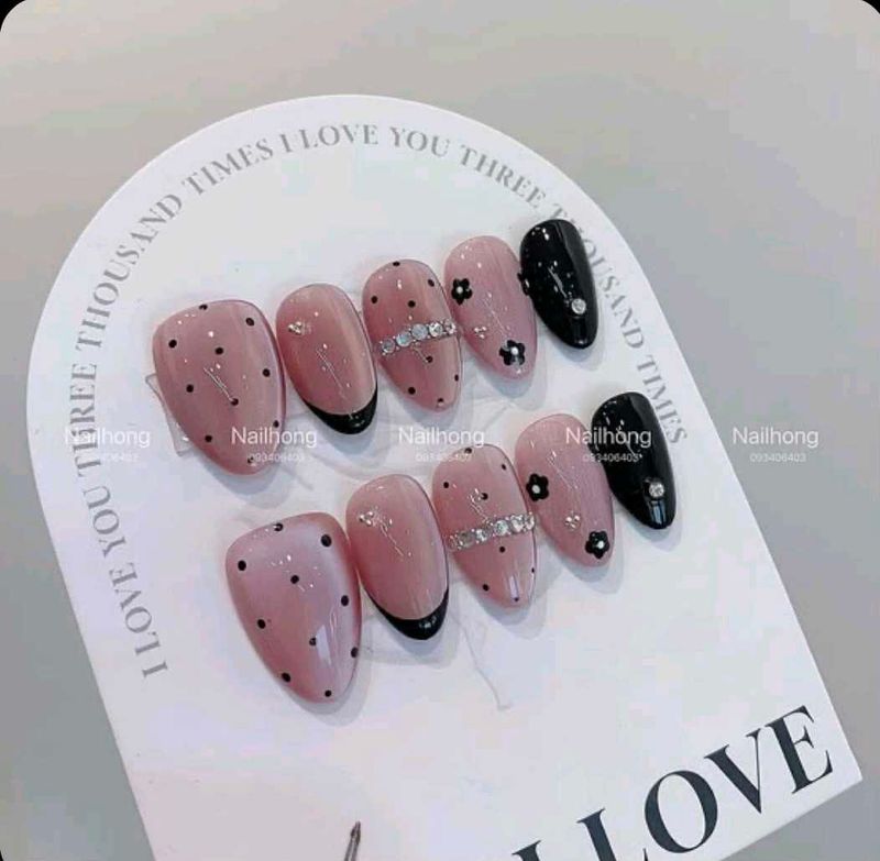 Chic Press-On Nails Set