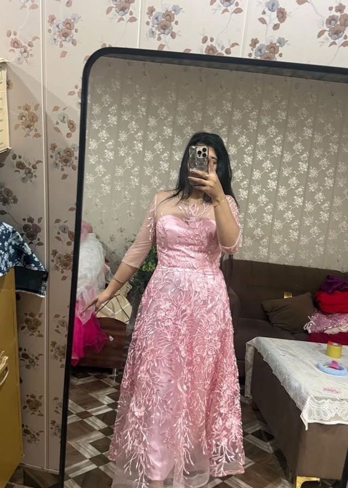 Stunning Pink Embroidered Gown🩷🎀🦋