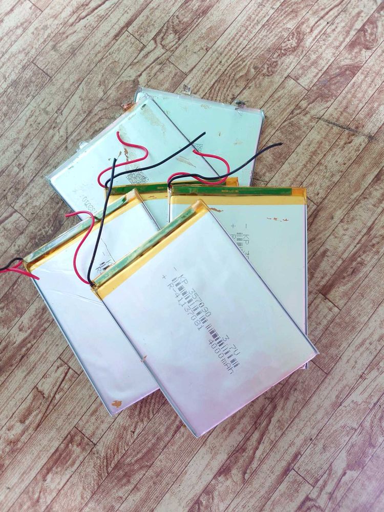 2x5000  + 4x4000 mAh Lithium Polymer Batterie