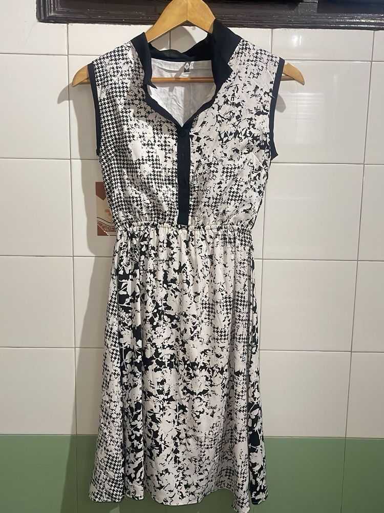 Chic Sleeveless Black &amp; White Print Dress