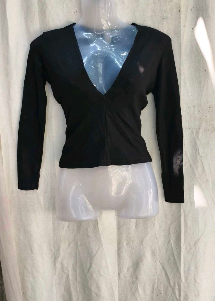 30209. Stylish Black V-Neck Long Sleeve Top