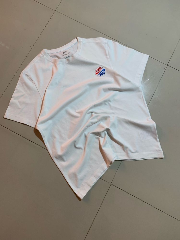 Nike White Graphic Tee