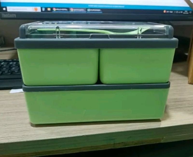 Stackable Bento Lunch Box with Cutlery