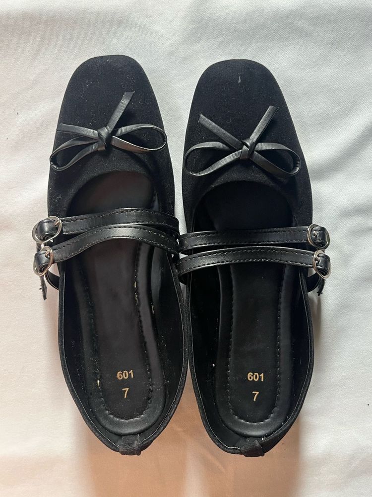 Black Ballet Flats with Bow Detail