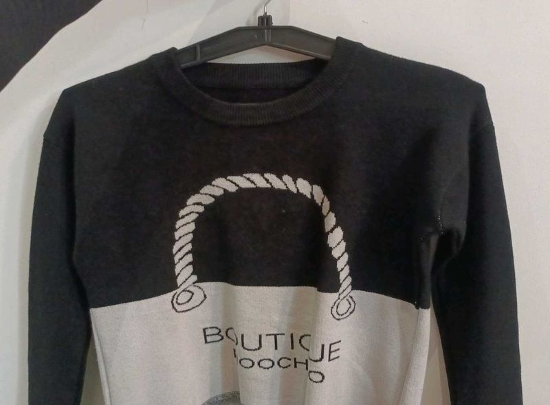 Cropped Black Knit Sweater with Graphic