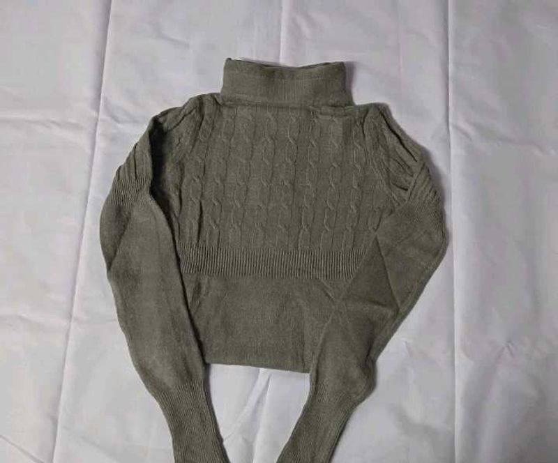 Chic Turtleneck Cable Knit Sweater