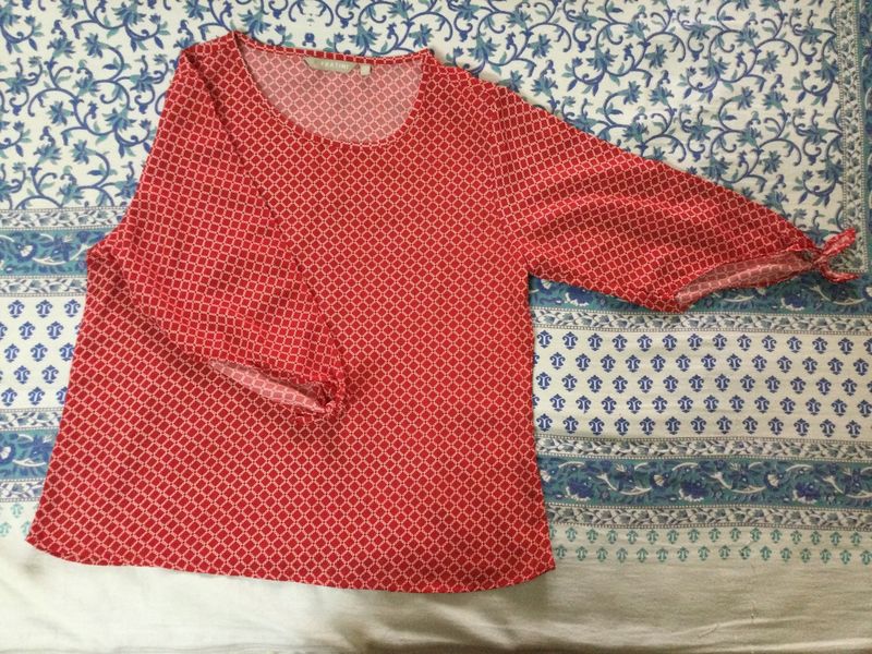 FRATINI Red Top with Cut Sleeves And Knot at Sleeve End