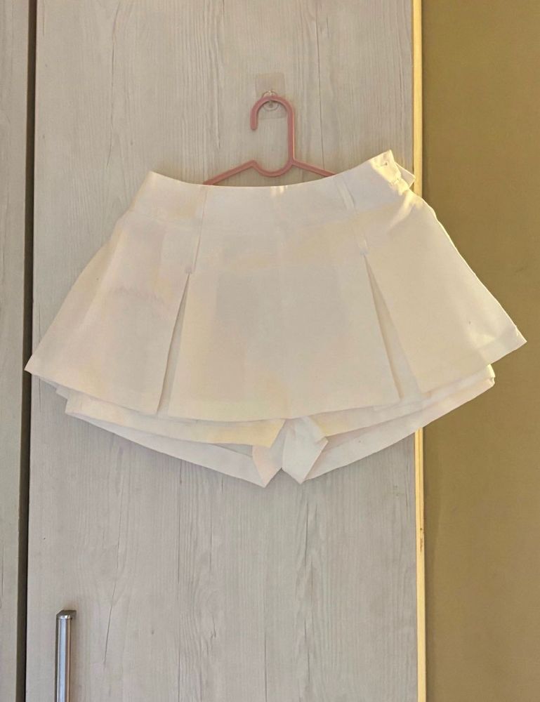 White pleated skort