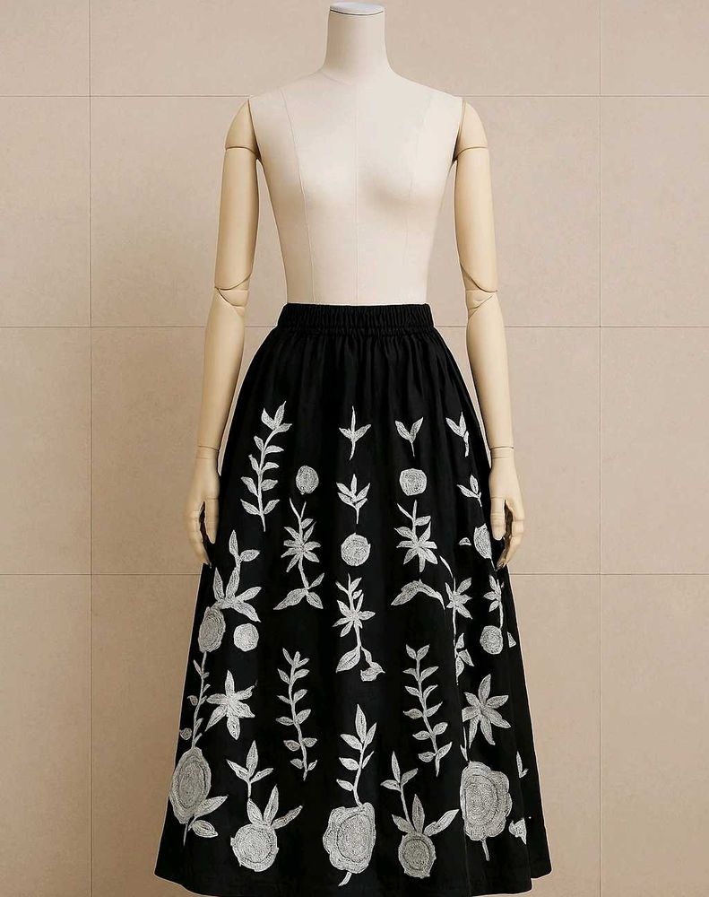 Floral Embroidered Lenga With Third Work