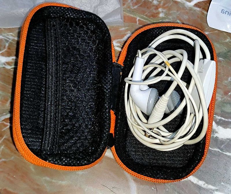 Earphones with Case (only one side working)