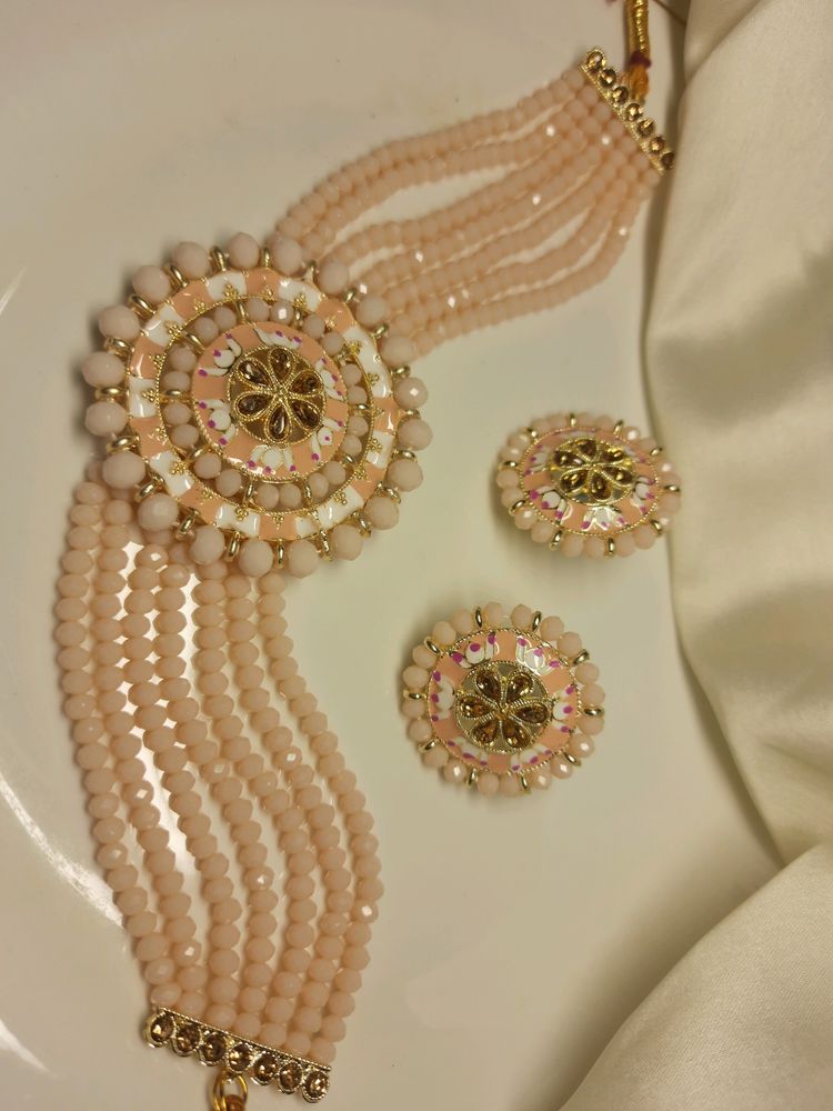 Grab this marvellous Peach Chokar with Studs🍑