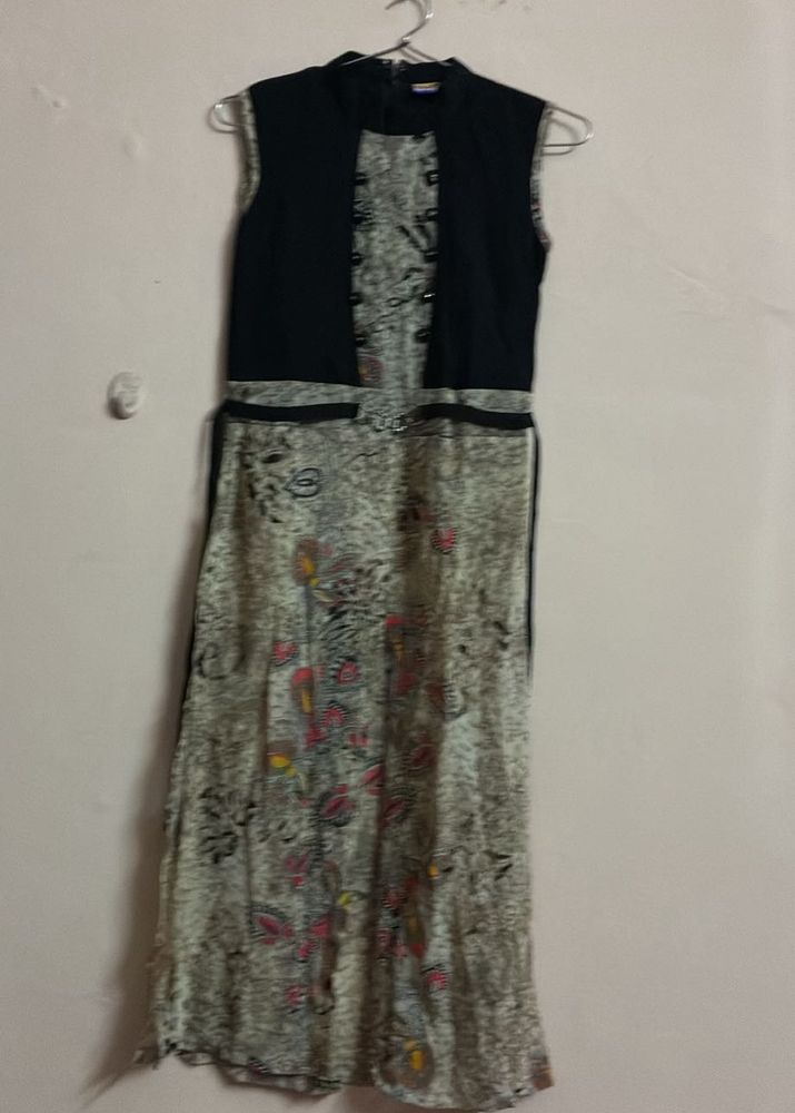 Elegant Ethnic Gown with Floral Print