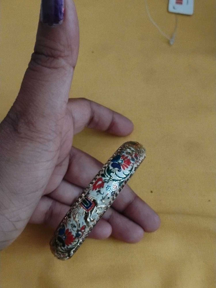 Traditional Mock Ivory Bangle