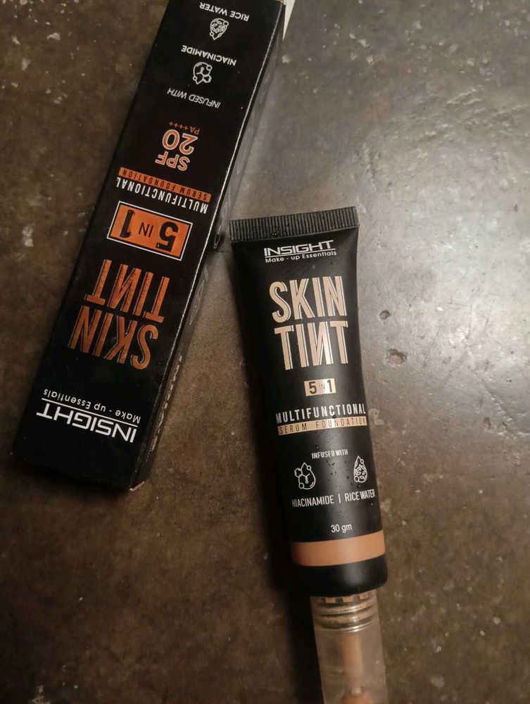 Insight Skin Tint 5 in 1 Serum Foundation