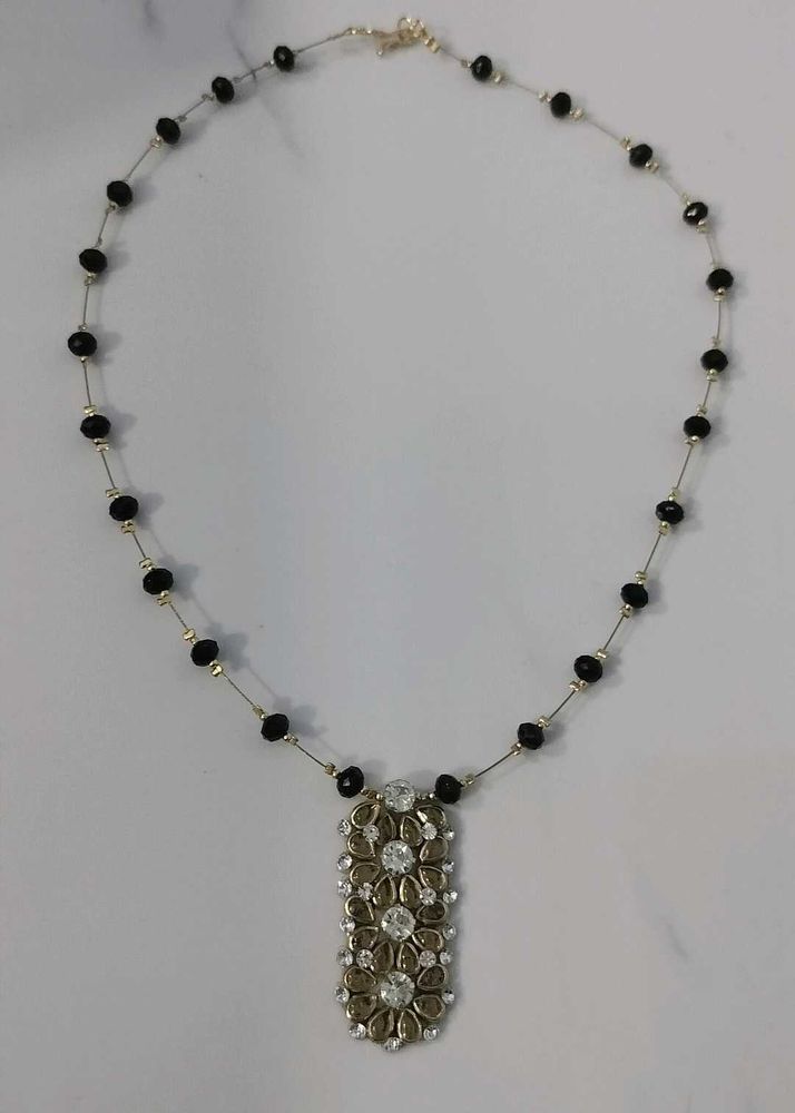 Elegant Beaded Necklace with Pendant 🤩