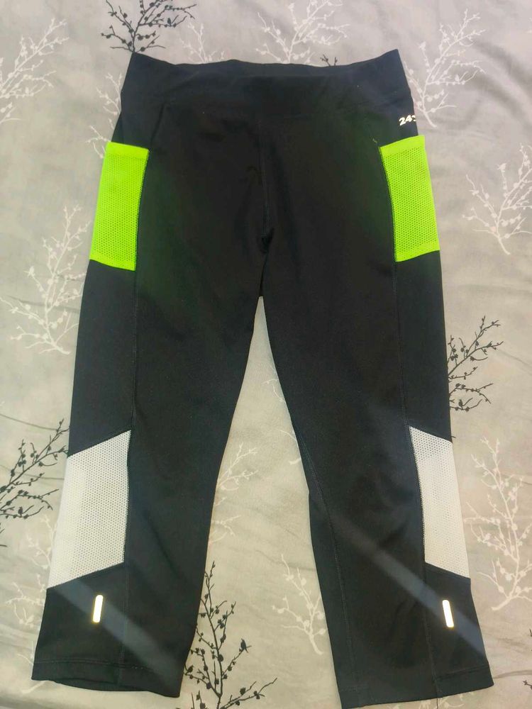 24 Street Stretchable Black Sports Capri Tights wi