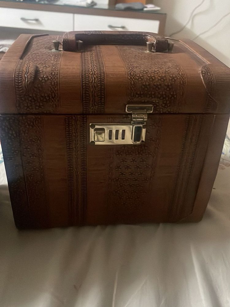 set of 2 leather vanity boxes