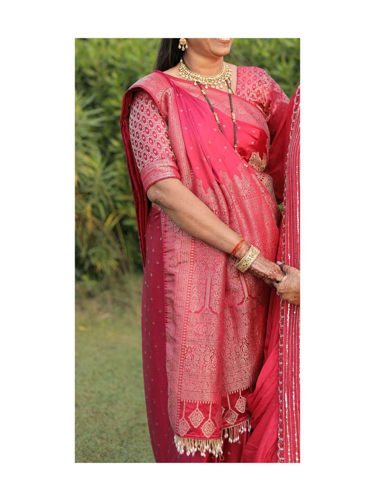 Elegant Pink Silk Saree with Intricate Weave