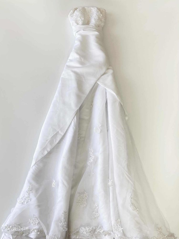 Strapless White Gown🦢(can be altered)