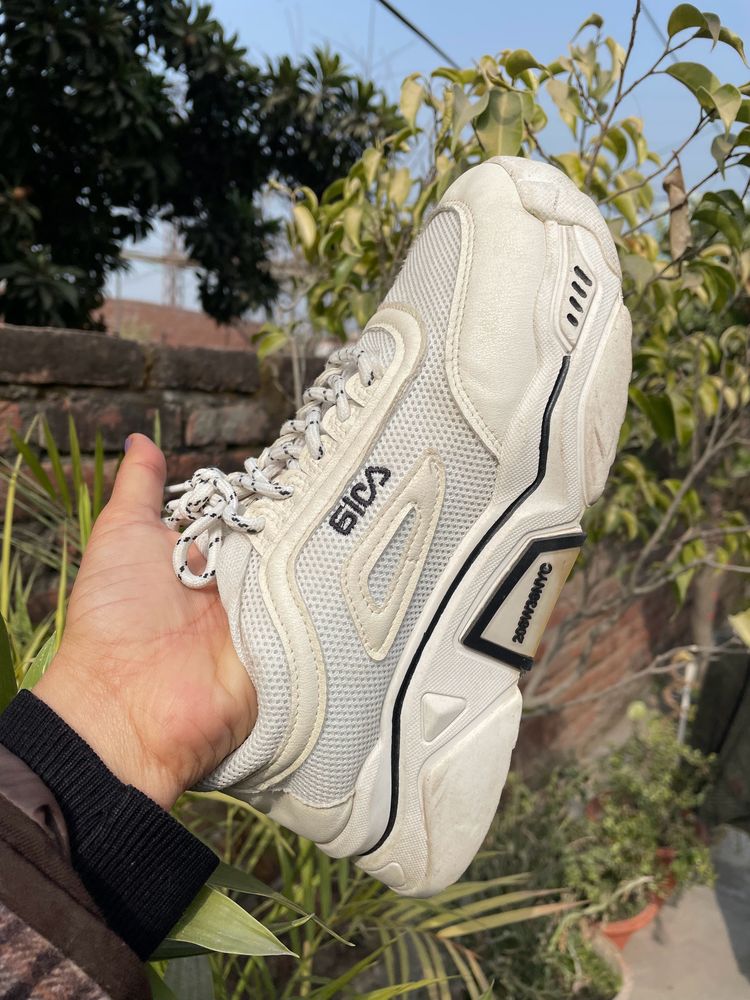 white shooes also fit for uk 6