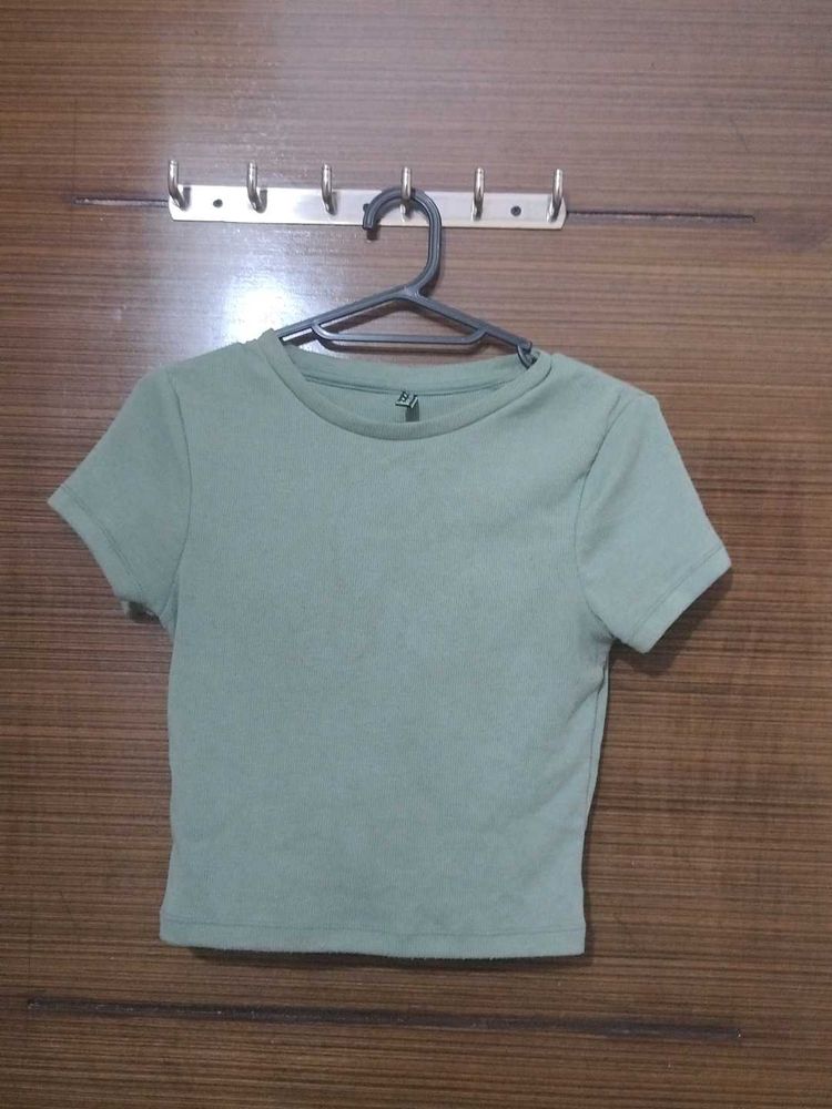 Green crop top fitted