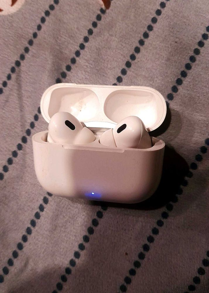 Apple AirPods Pro (2nd Gen) with Case